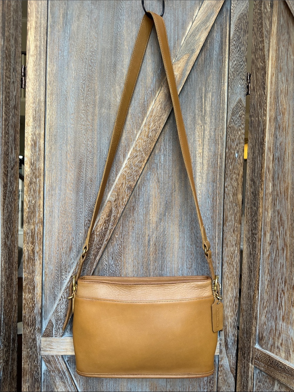 Coach Vintage Equestrian Zip Bag 9802 British Tan Camel with Original Hang Tag